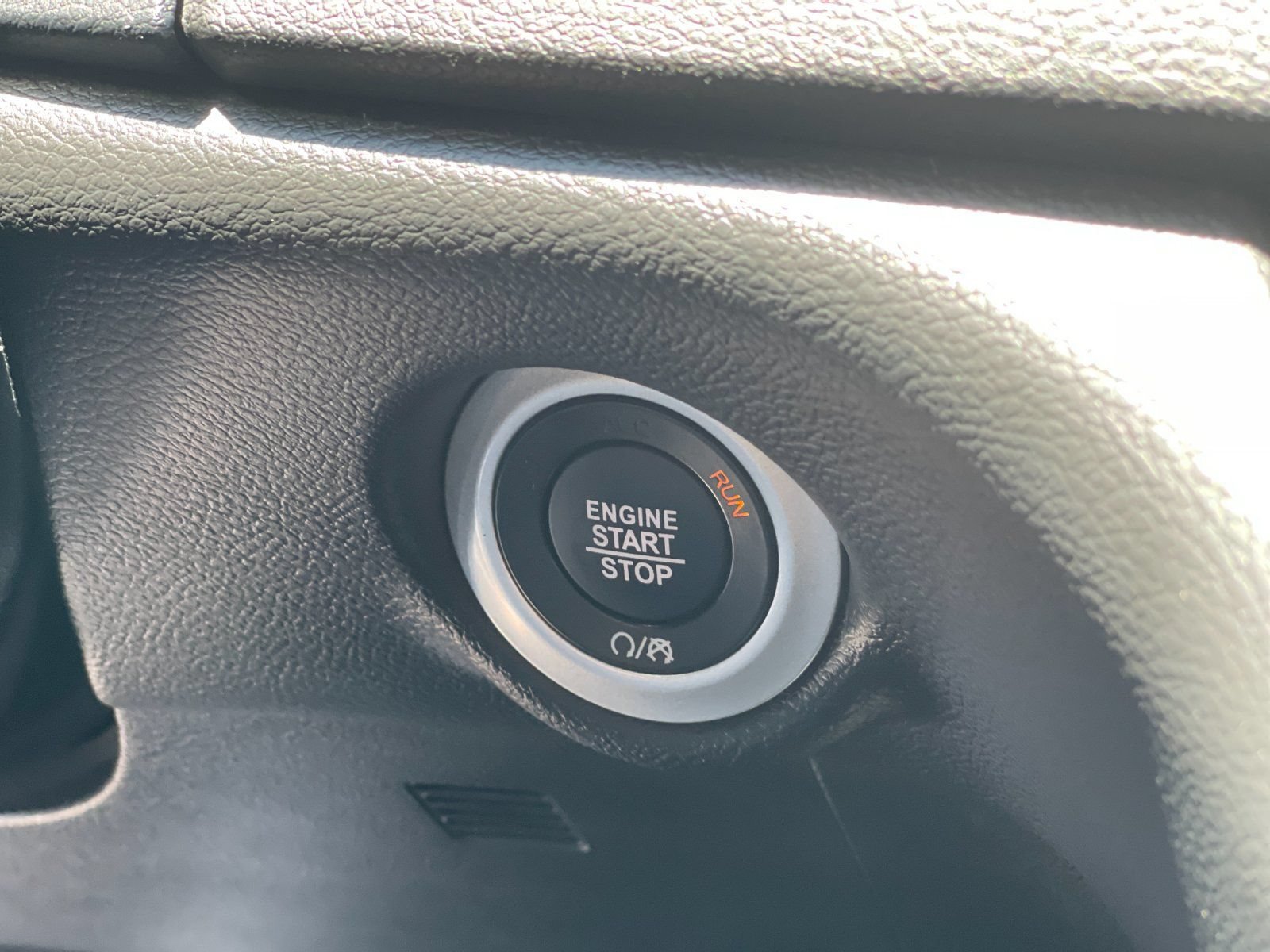 Used 2025 Chrysler Pacifica Select FWD image 25
