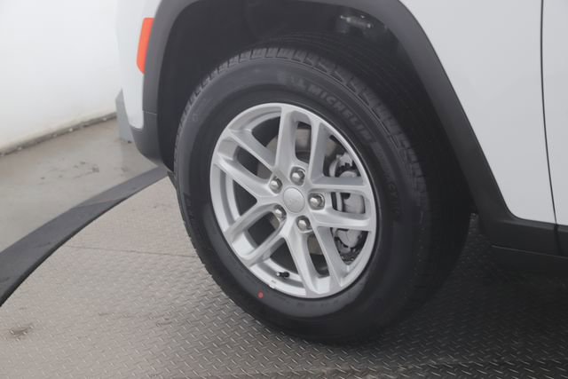 Used 2025 Jeep Grand Cherokee Laredo X AWD/4WD image 13