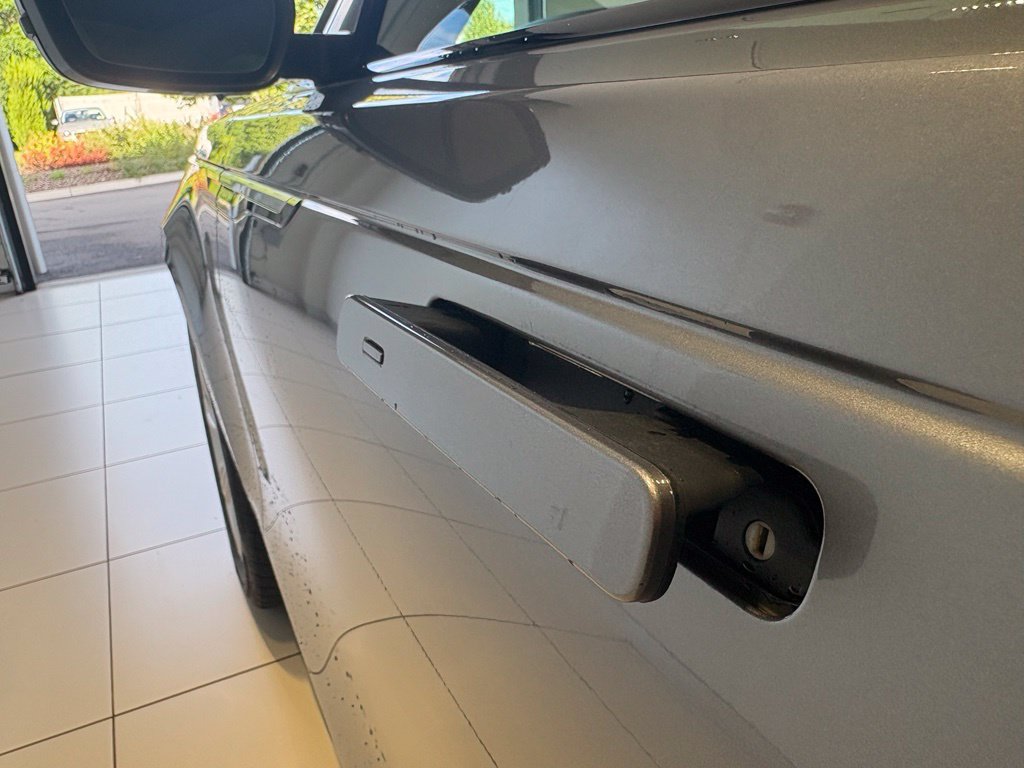 Used 2020 Land Rover Range Rover Velar S AWD/4WD image 13