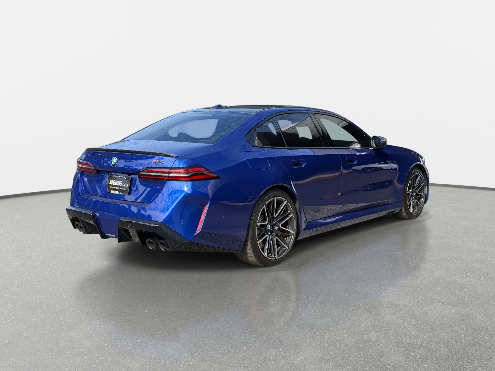 Used 2025 BMW M5 w/ Carbon Package image 3