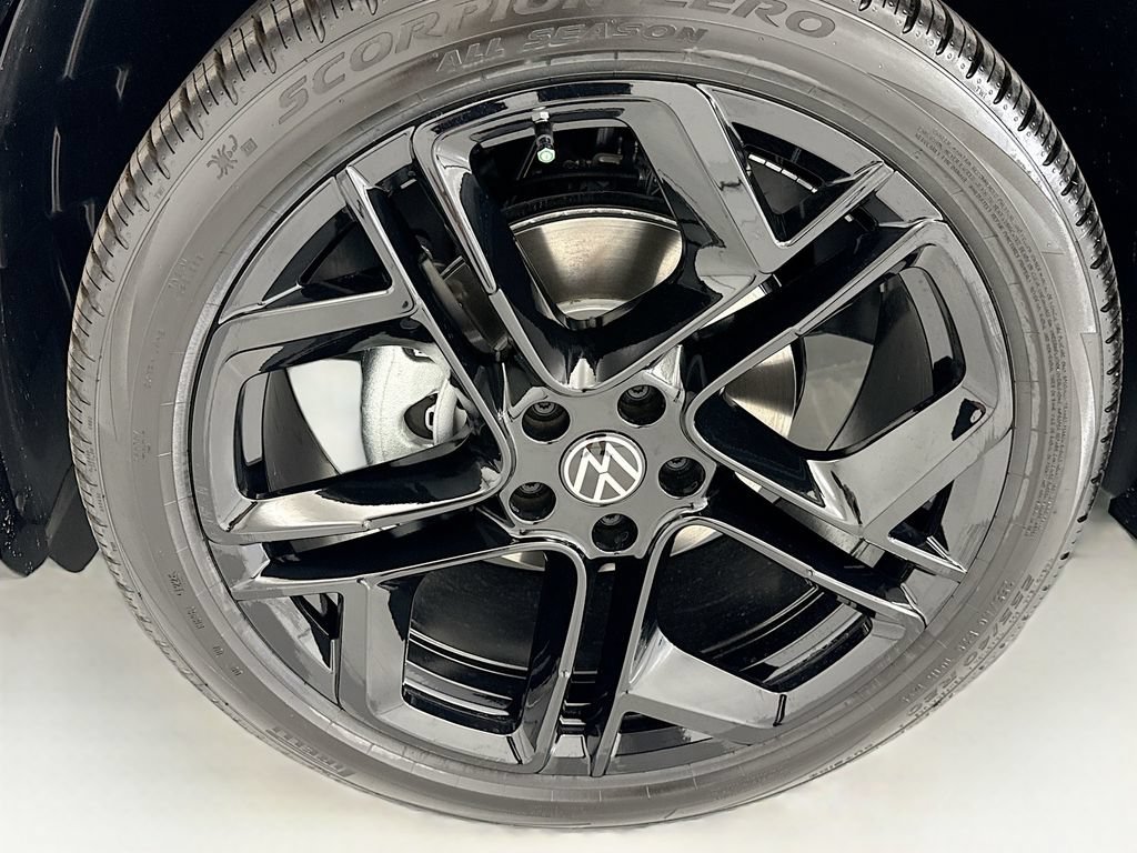 New 2026 Volkswagen Tiguan SE R-Line FWD image 28