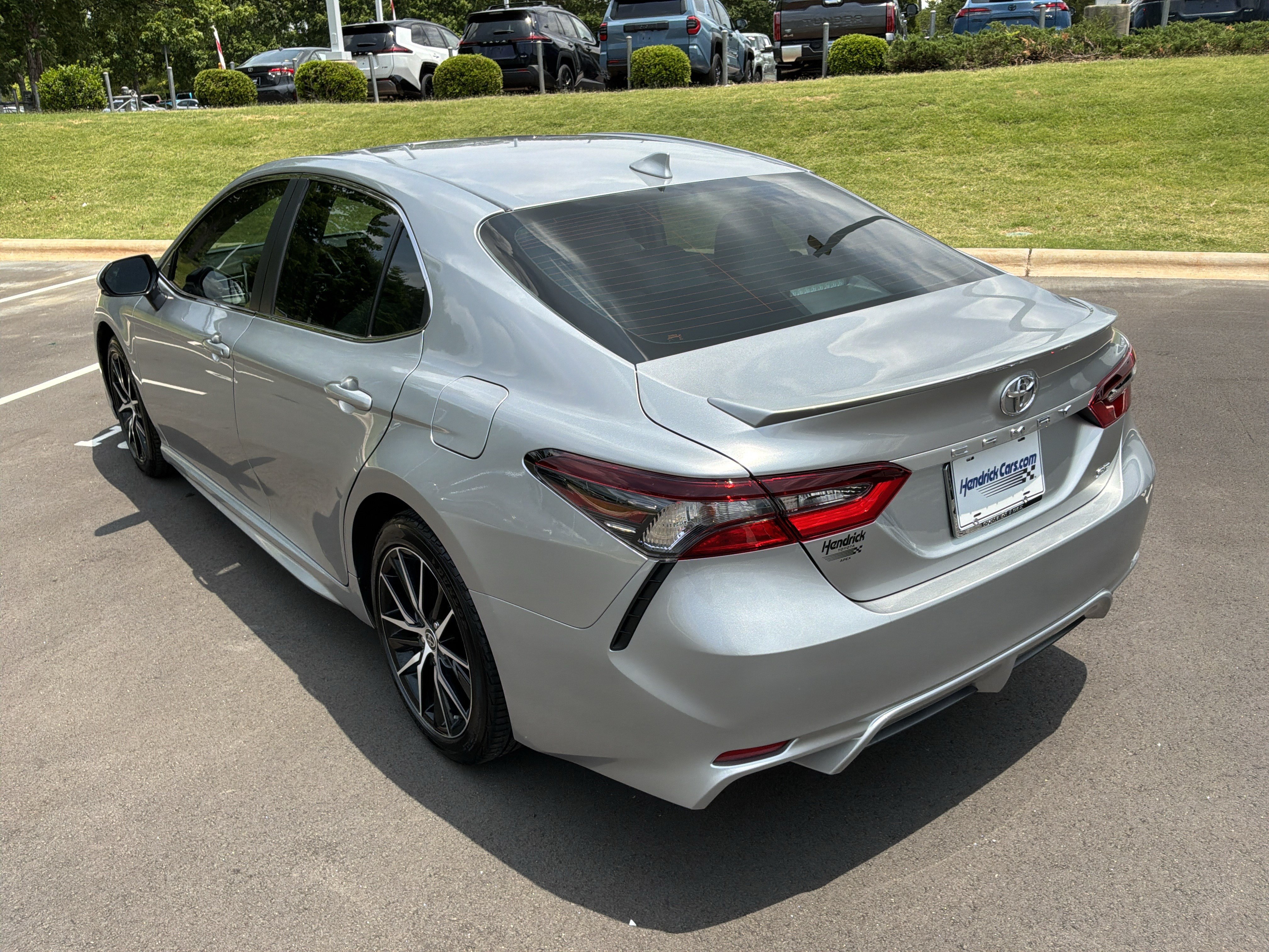 Used 2023 Toyota Camry SE w/ Convenience Package FWD image 8