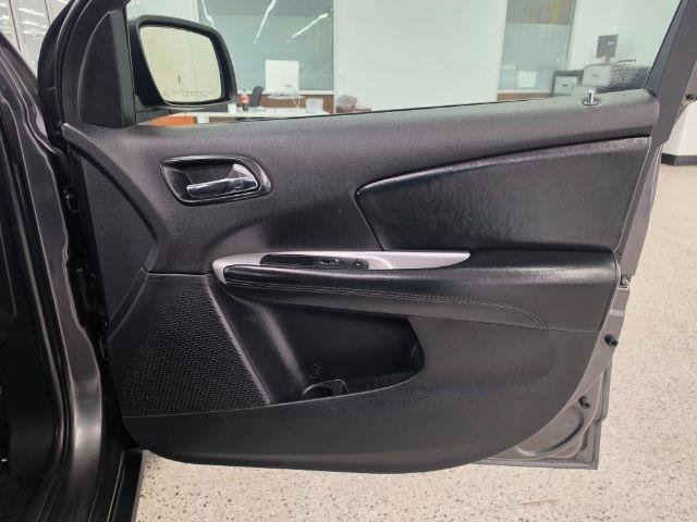 Used 2020 Dodge Journey SE FWD image 29