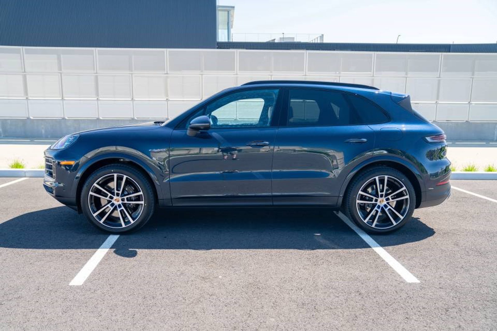 New 2026 Porsche Cayenne E-Hybrid AWD/4WD image 2