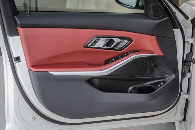 Used 2022 BMW M340i xDrive M340i xDRIVE - WHITE ON RED - w/ Driving Assistance Package image 17