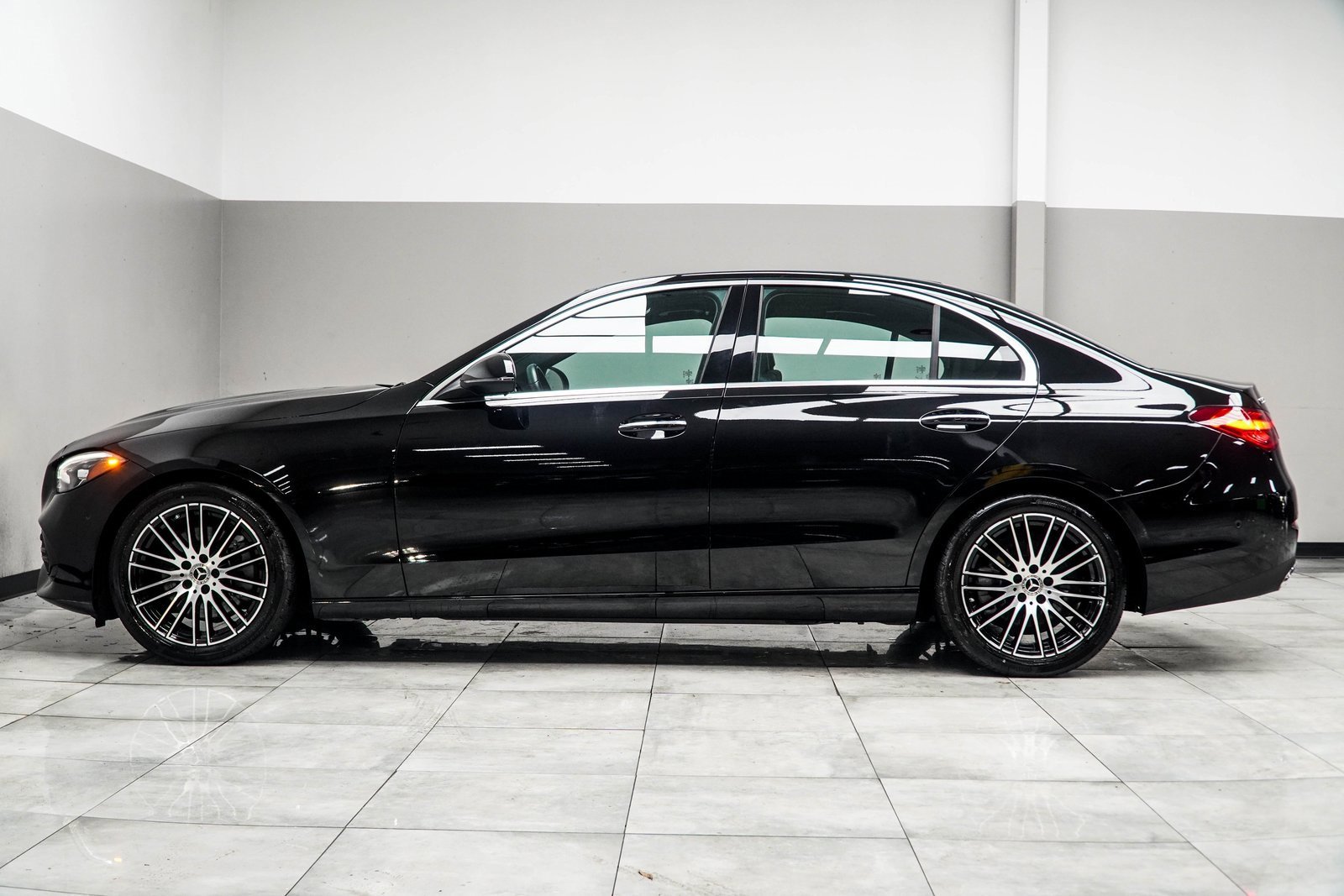 Used 2024 Mercedes-Benz C 300 Sedan image 9