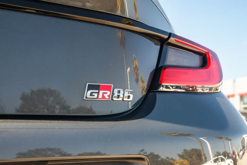 Used 2023 Toyota GR86 w/ ALL Weather Mat Package (TMS) RWD image 11