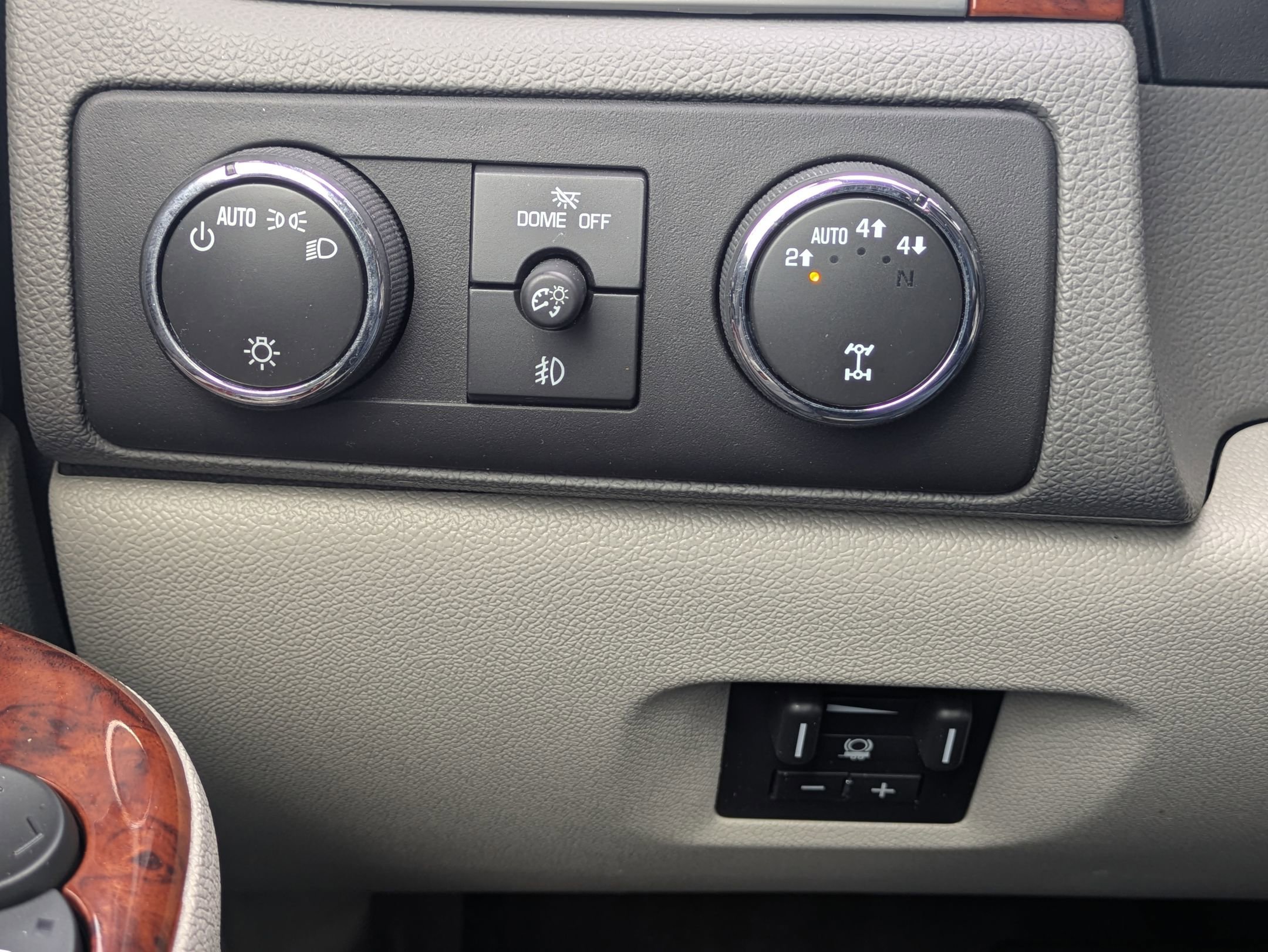 Used 2013 Chevrolet Tahoe LTZ image 16