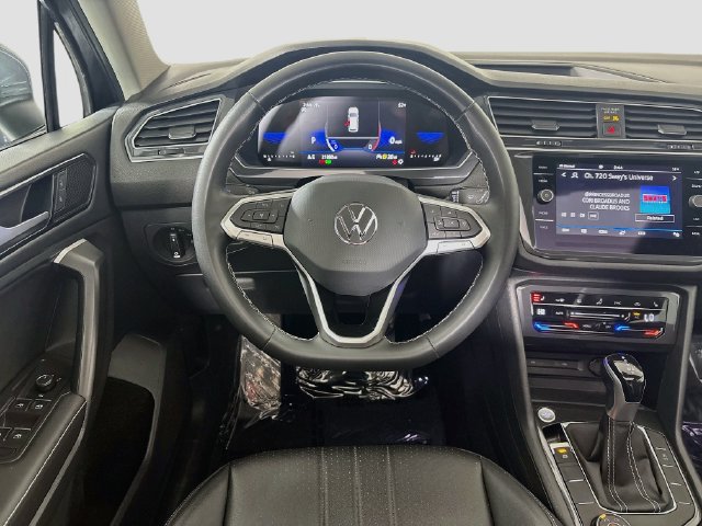Certified 2023 Volkswagen Tiguan SE w/ Panoramic Sunroof Package AWD/4WD image 21
