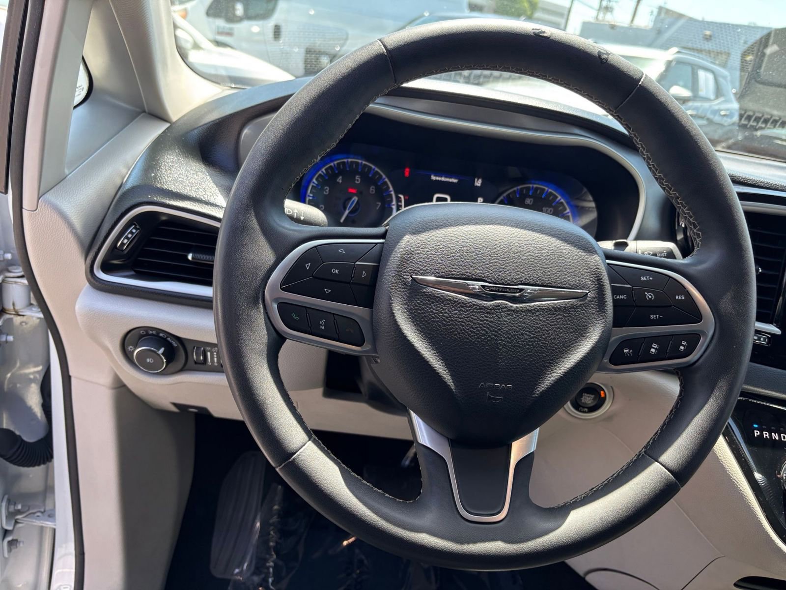 Used 2023 Chrysler Pacifica Touring-L FWD image 29