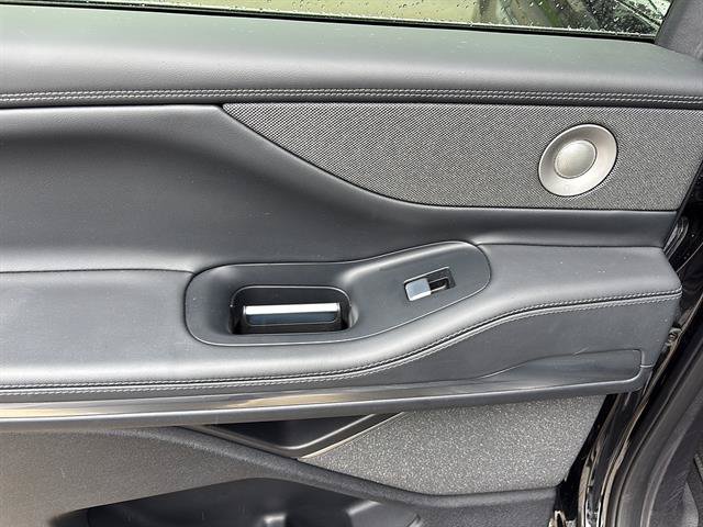 Used 2025 Lincoln Navigator Reserve AWD/4WD image 17