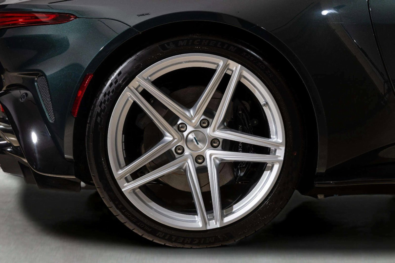 New 2026 Aston Martin V8 Vantage Roadster image 39