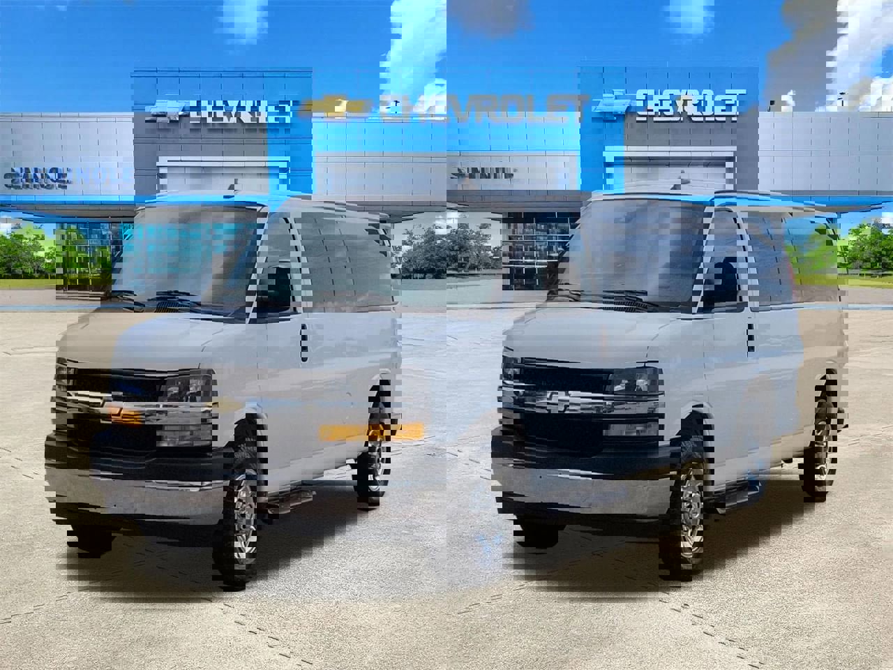 Used 2019 Chevrolet Express 3500 LT w/ LT Preferred Equipment Group image 2