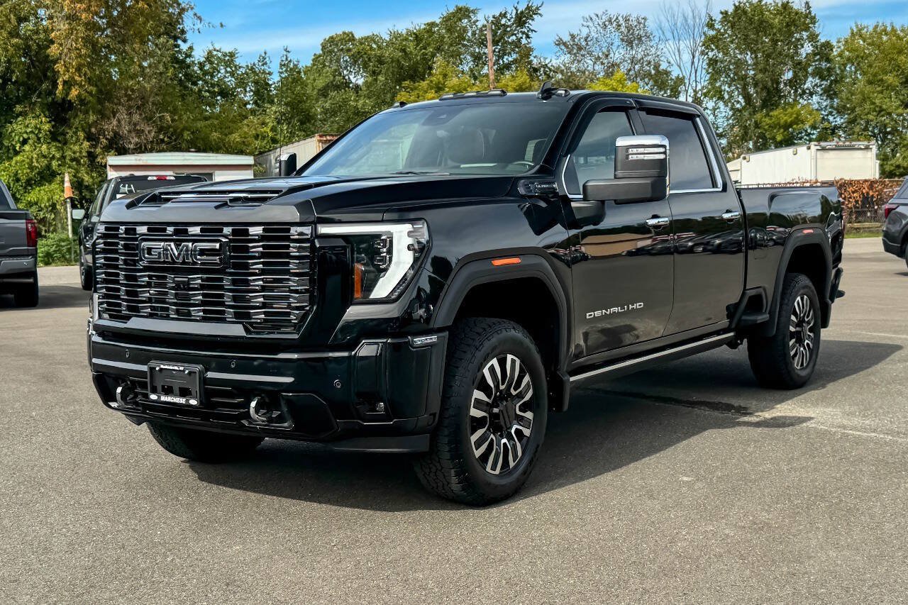 Used 2025 GMC Sierra 3500 Denali Ultimate AWD/4WD image 7