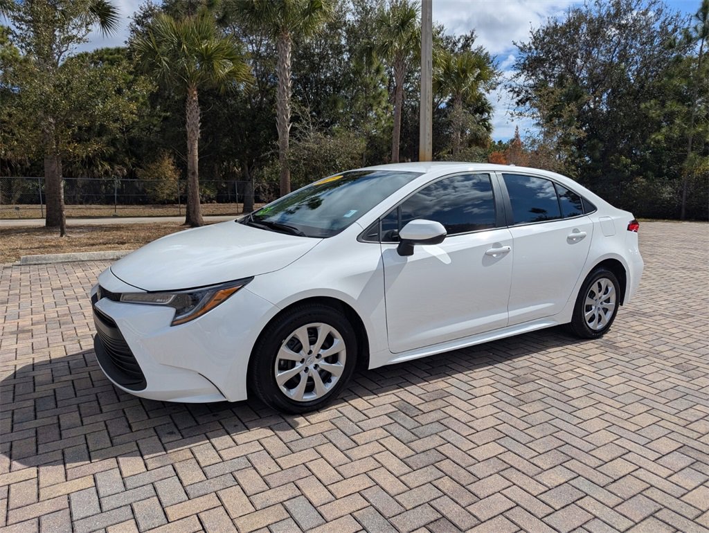 Used 2025 Toyota Corolla LE image 3