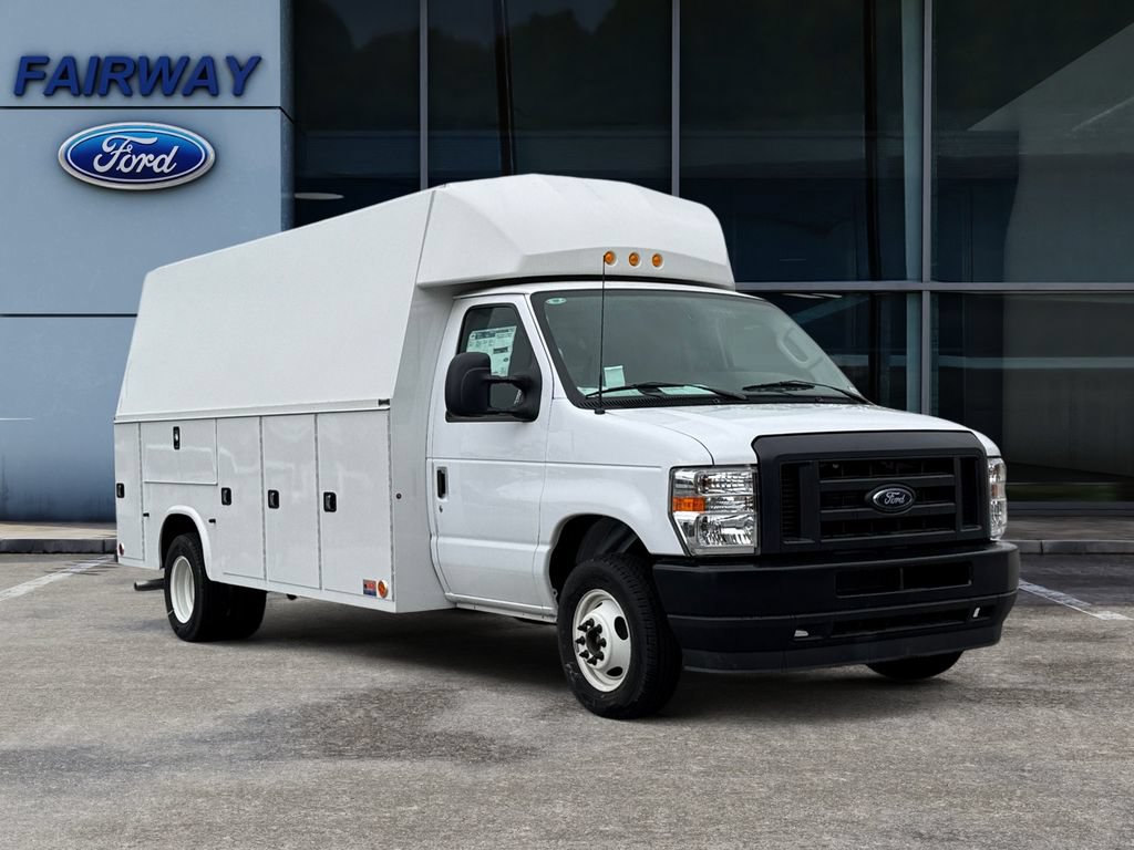 New 2024 Ford E-450 and Econoline 450 Super Duty RWD image 4