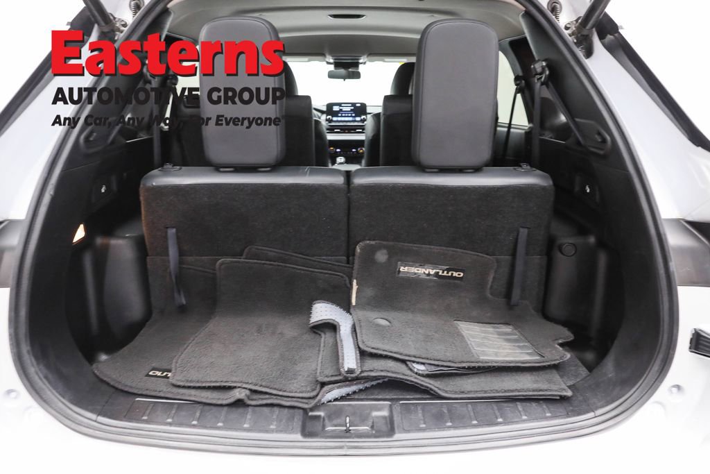 Used 2024 Mitsubishi Outlander SE image 9