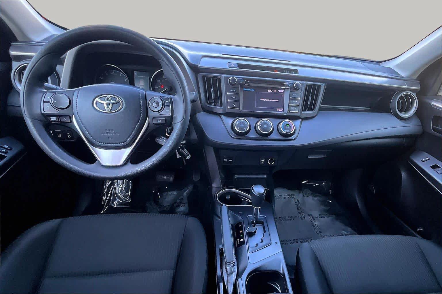 Used 2018 Toyota RAV4 LE FWD image 16