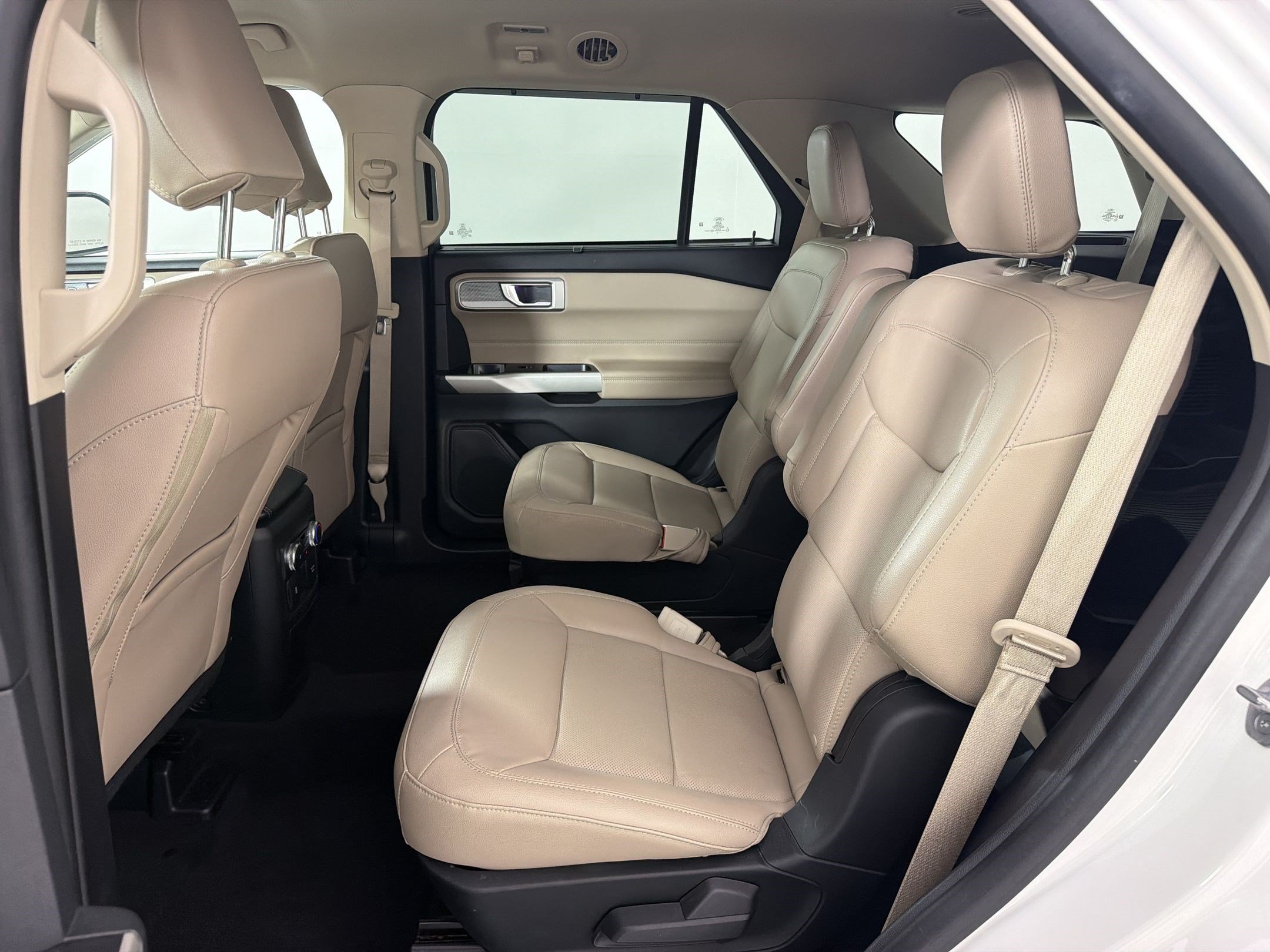 Used 2022 Ford Explorer Limited w/ Equipment Group 301A AWD/4WD image 23