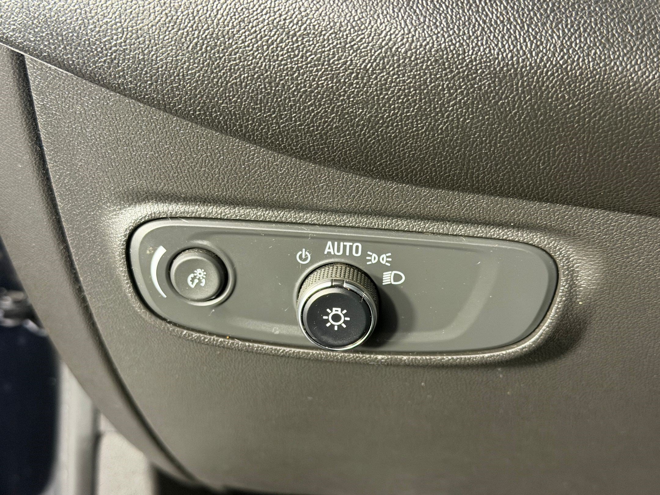 Used 2023 Chevrolet Equinox LS FWD image 17