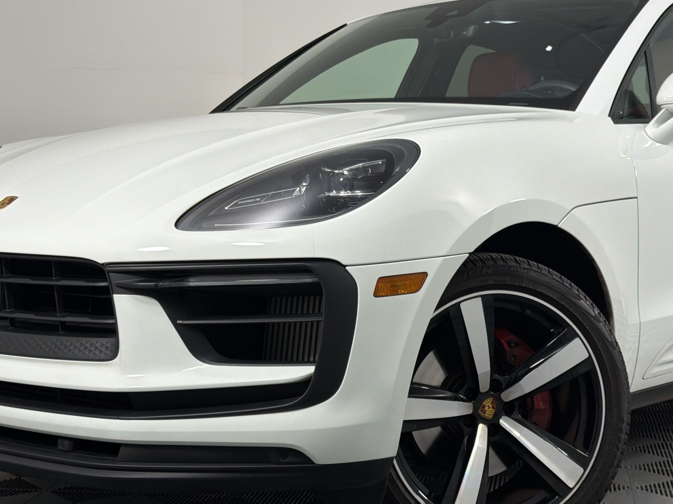 Certified 2024 Porsche Macan S AWD/4WD image 12