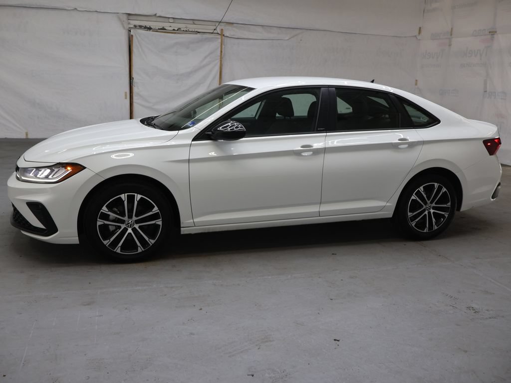 Used 2025 Volkswagen Jetta Sport FWD image 4