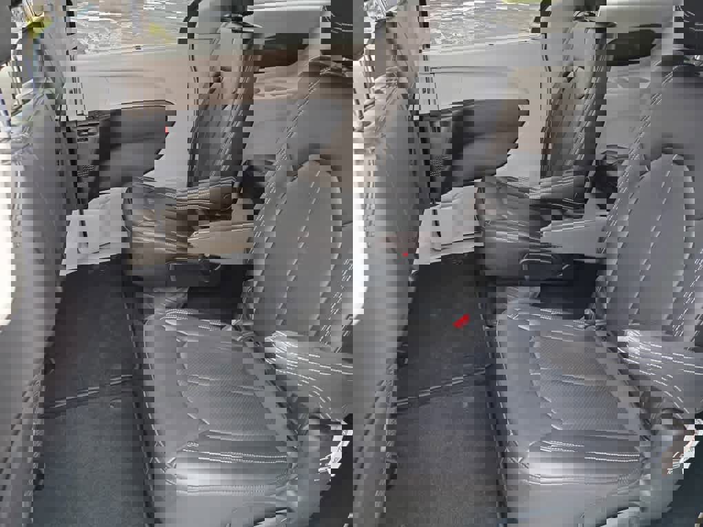 Used 2023 Chrysler Pacifica Touring-L image 11