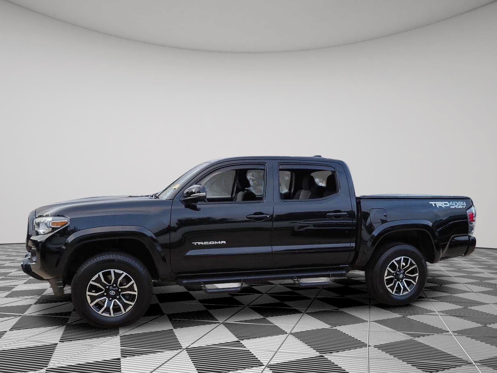 Used 2020 Toyota Tacoma TRD Sport AWD/4WD image 4