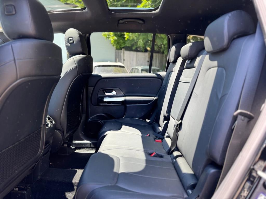 Used 2021 Mercedes-Benz GLB 250 4MATIC image 25