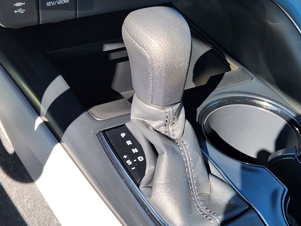 Used 2018 Toyota Camry LE image 21