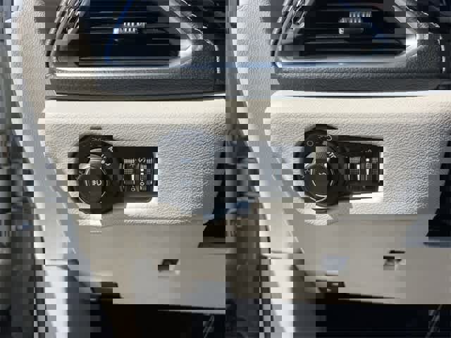 Used 2021 Chrysler Pacifica Limited w/ Uconnect Theater Family Group image 29