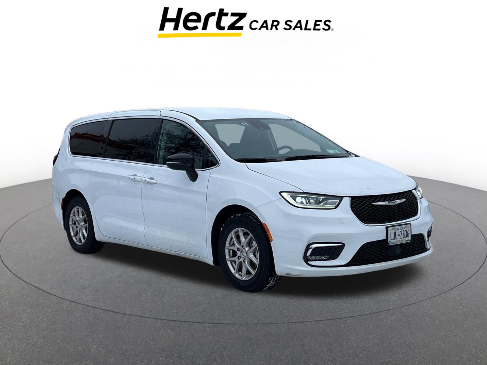 Used 2024 Chrysler Pacifica Touring-L image 1