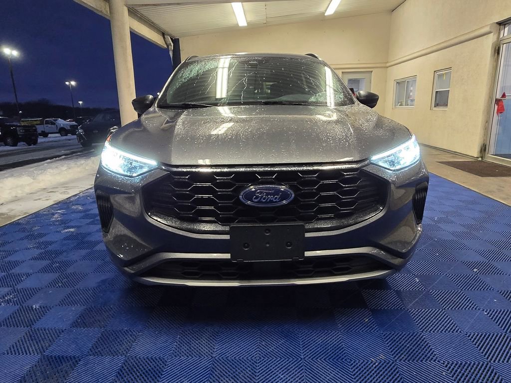 Used 2023 Ford Escape ST-Line image 2