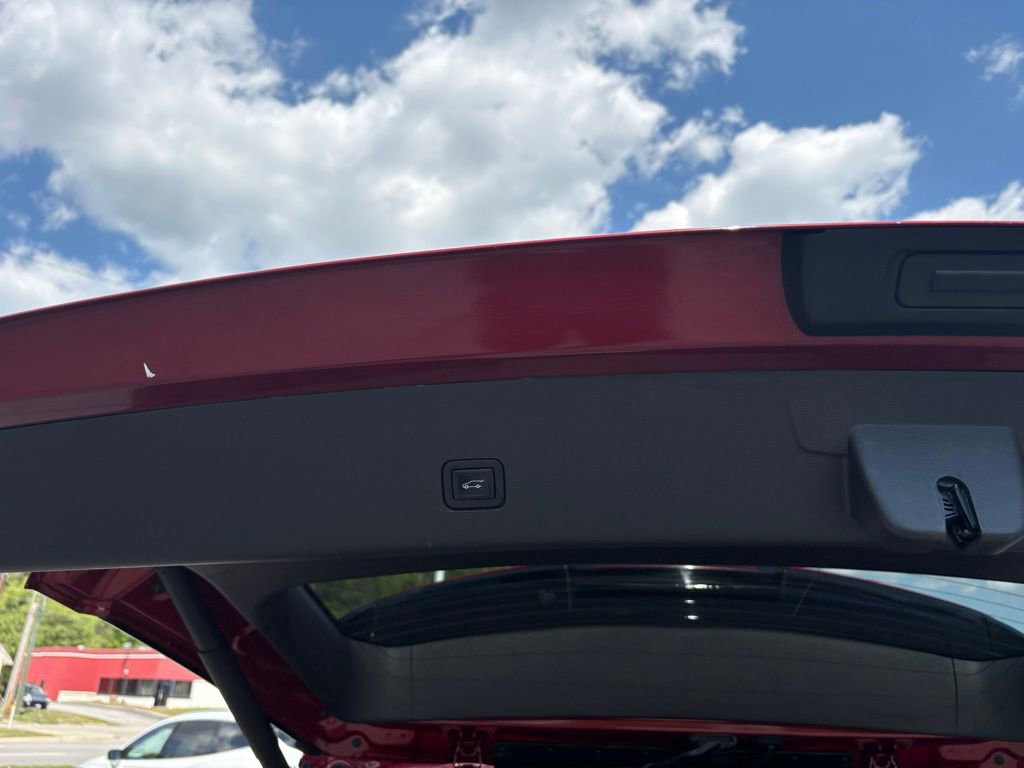 Used 2022 Chevrolet Traverse LT image 23