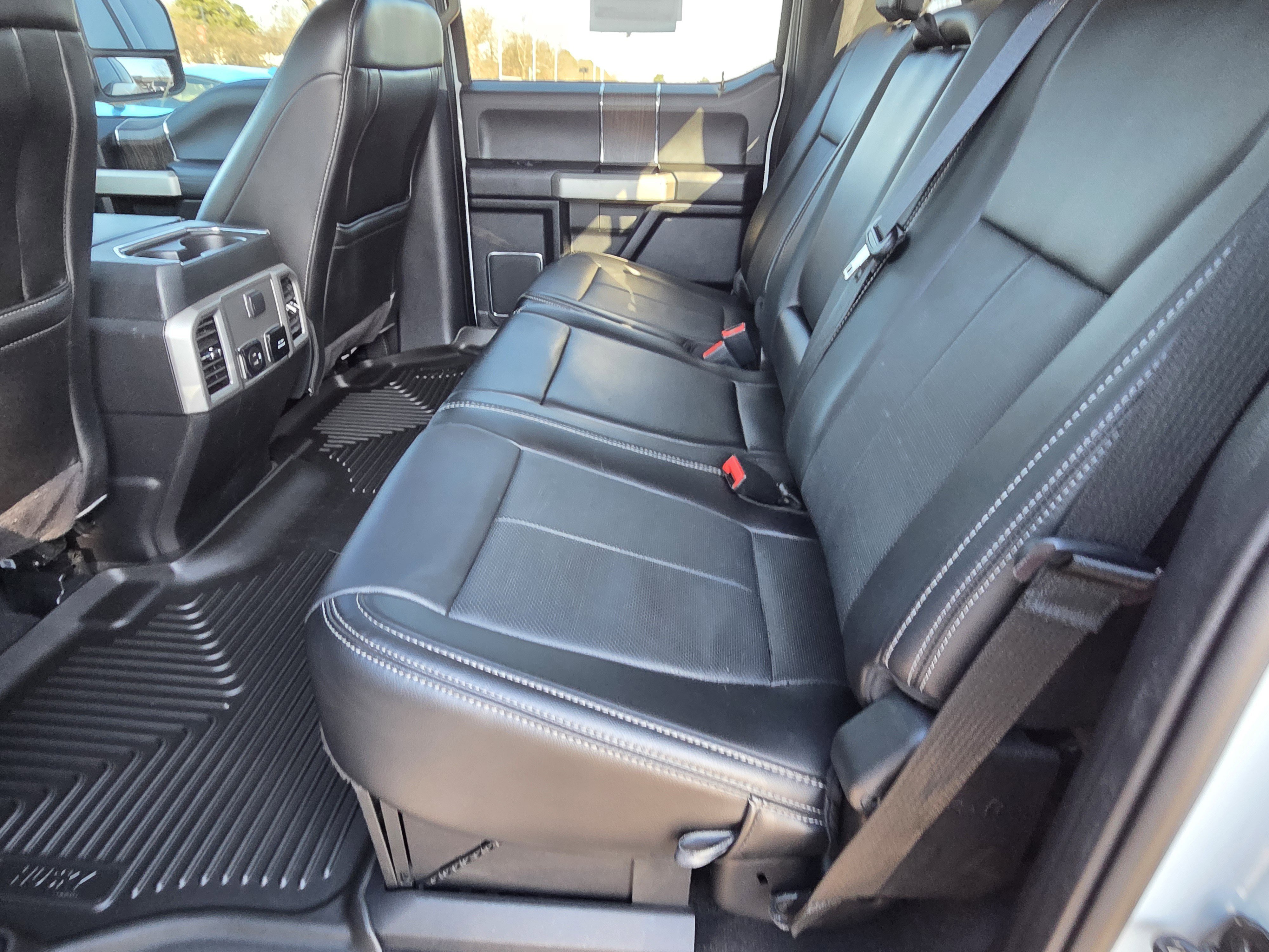 Used 2020 Ford F350 Lariat w/ Chrome Package image 11