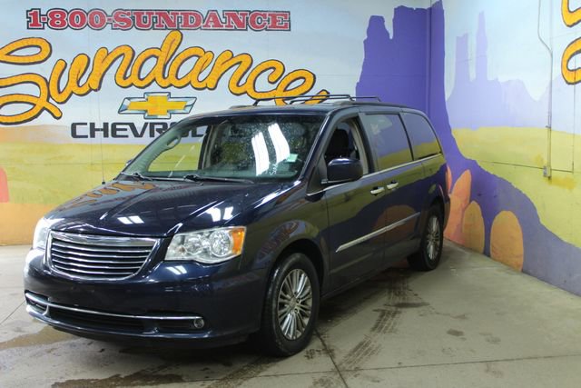 Used 2016 Chrysler Town & Country Touring w/ Driver Convenience Group image 8