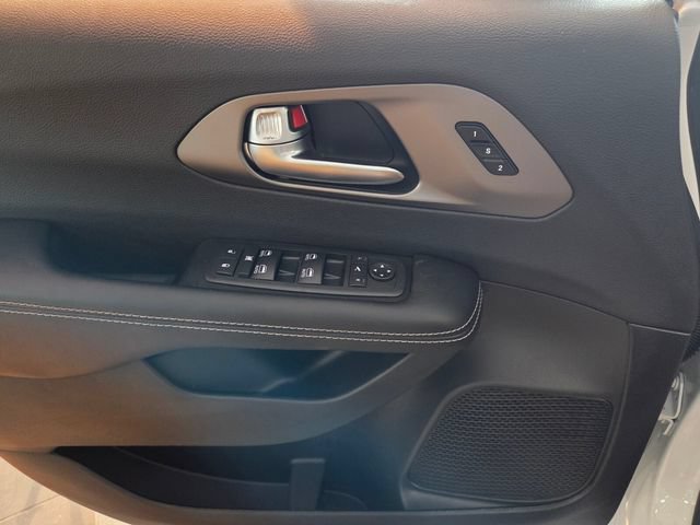 New 2027 Chrysler Pacifica Limited w/ S Appearance Package FWD image 24