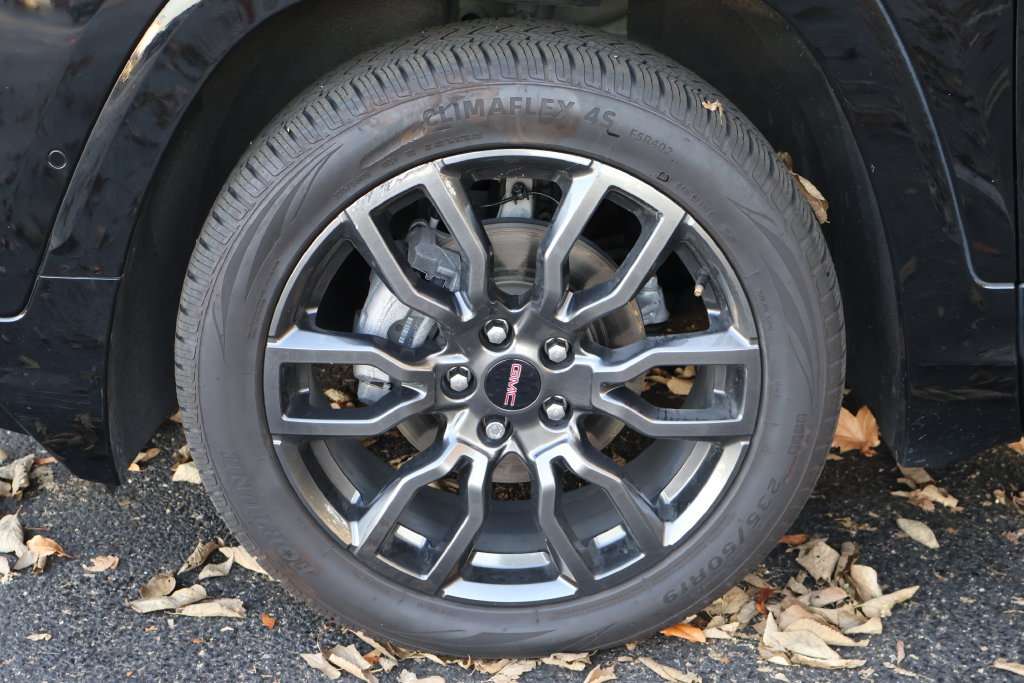 Used 2024 GMC Terrain Denali w/ Black Diamond Edition AWD/4WD image 13