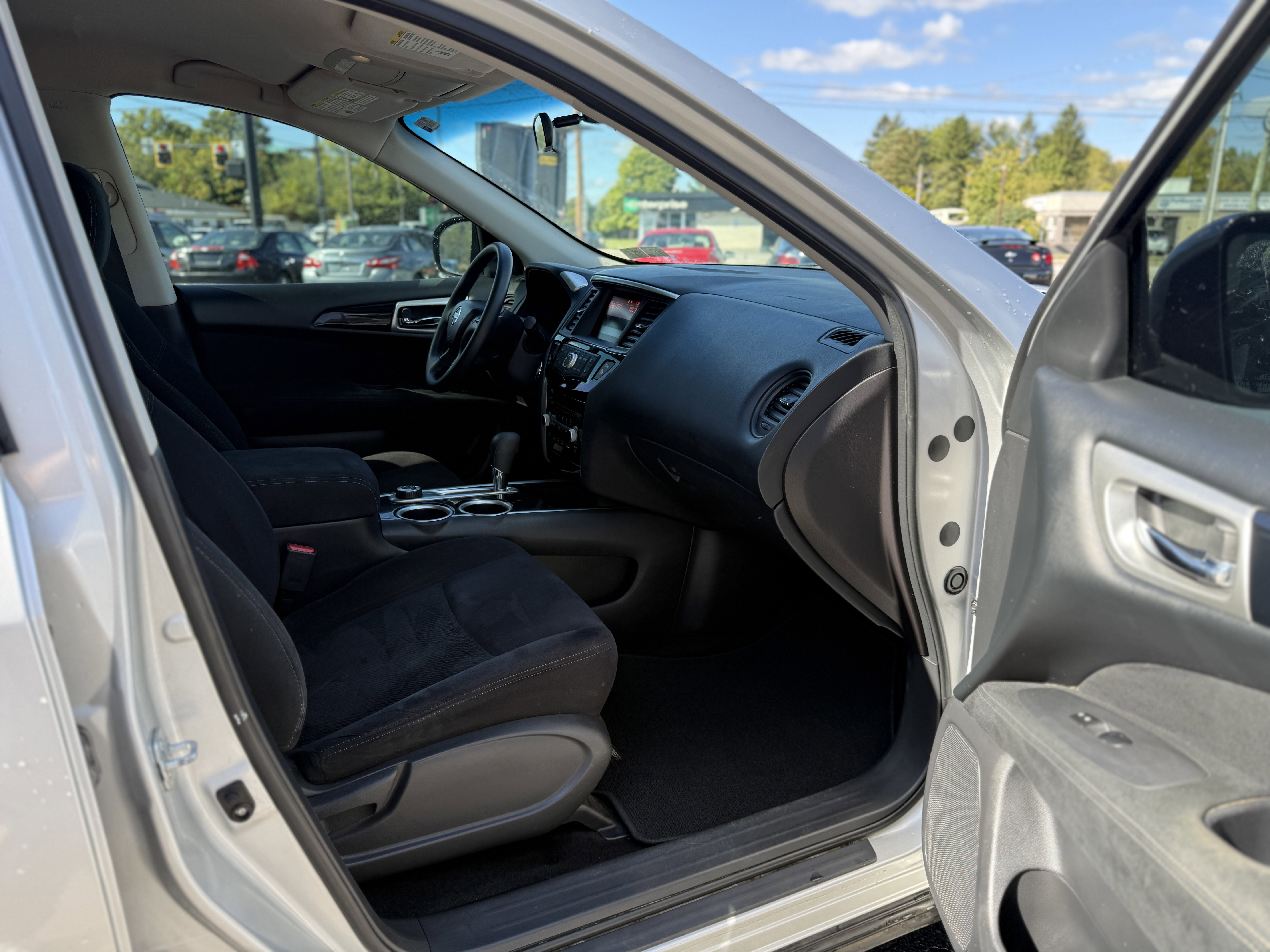 Used 2015 Nissan Pathfinder S image 10