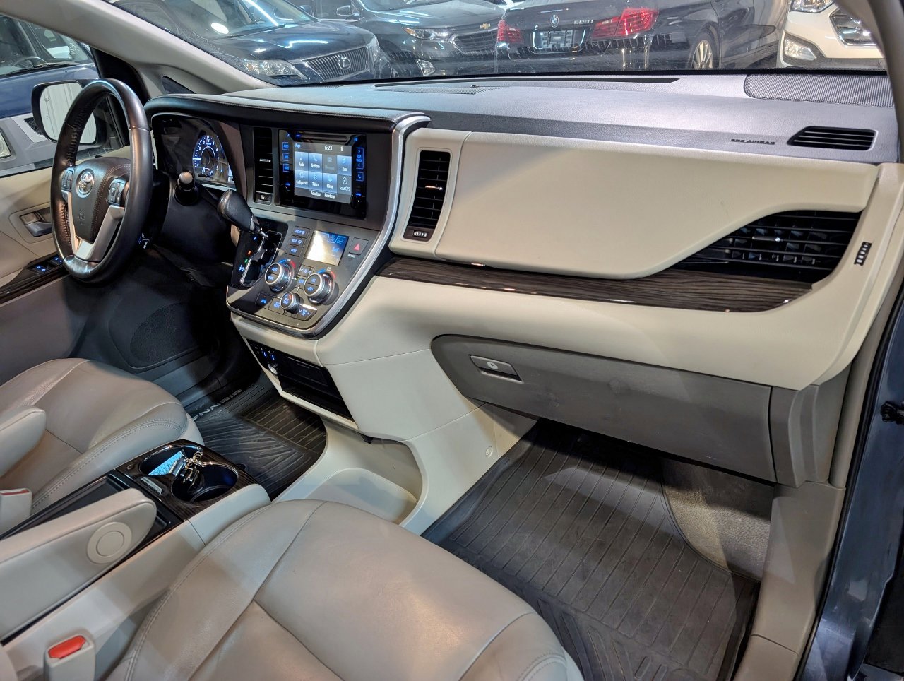 Used 2017 Toyota Sienna XLE image 30