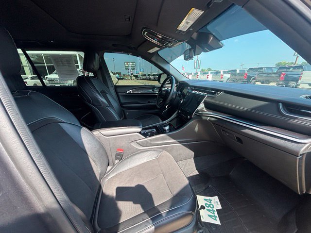 Used 2022 Jeep Grand Cherokee Altitude AWD/4WD image 16