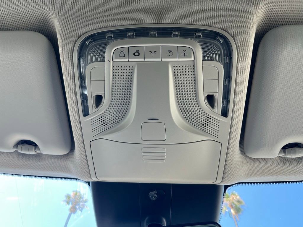 Used 2019 Mercedes-Benz Metris Passenger image 26