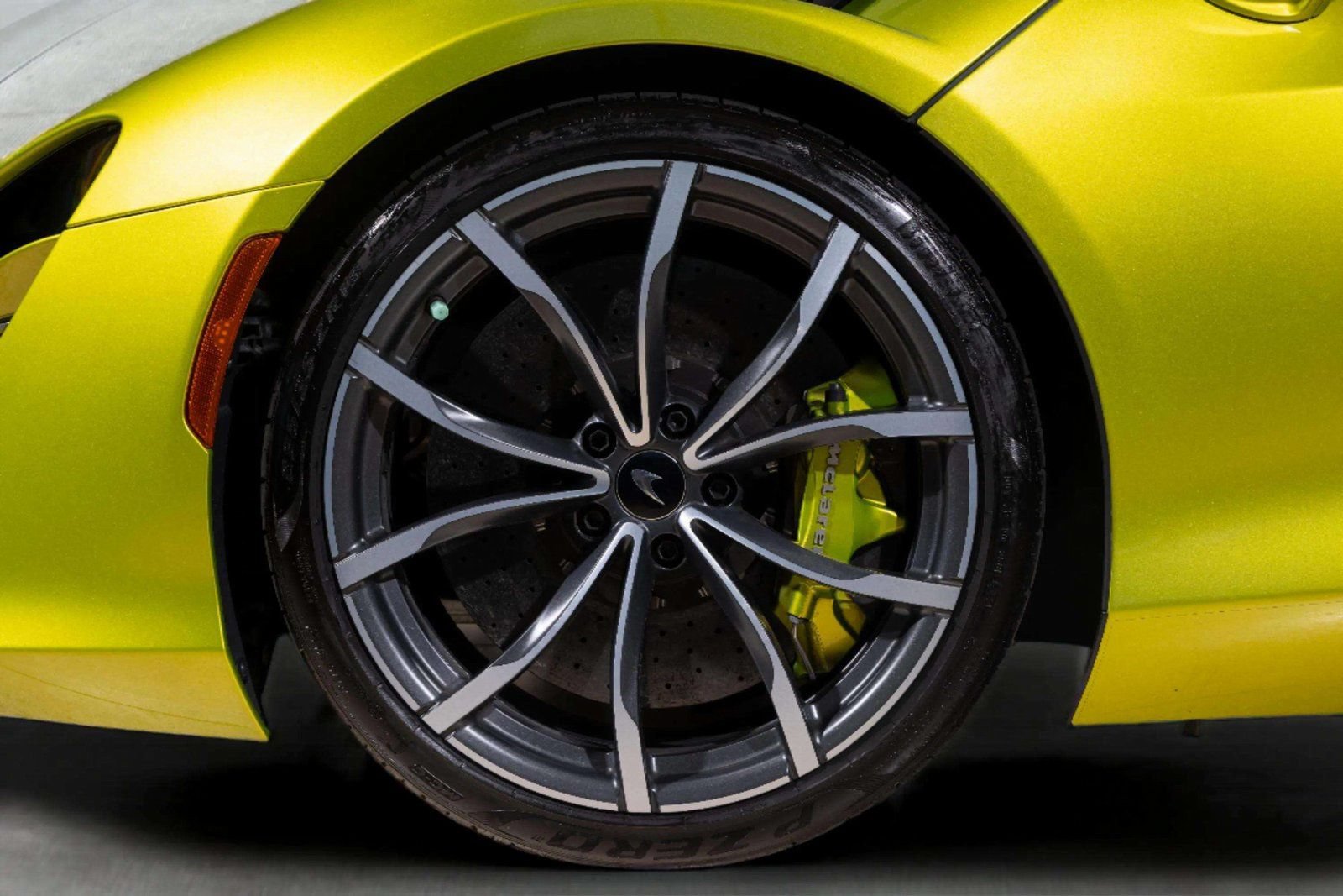 Used 2023 McLaren Artura RWD image 15