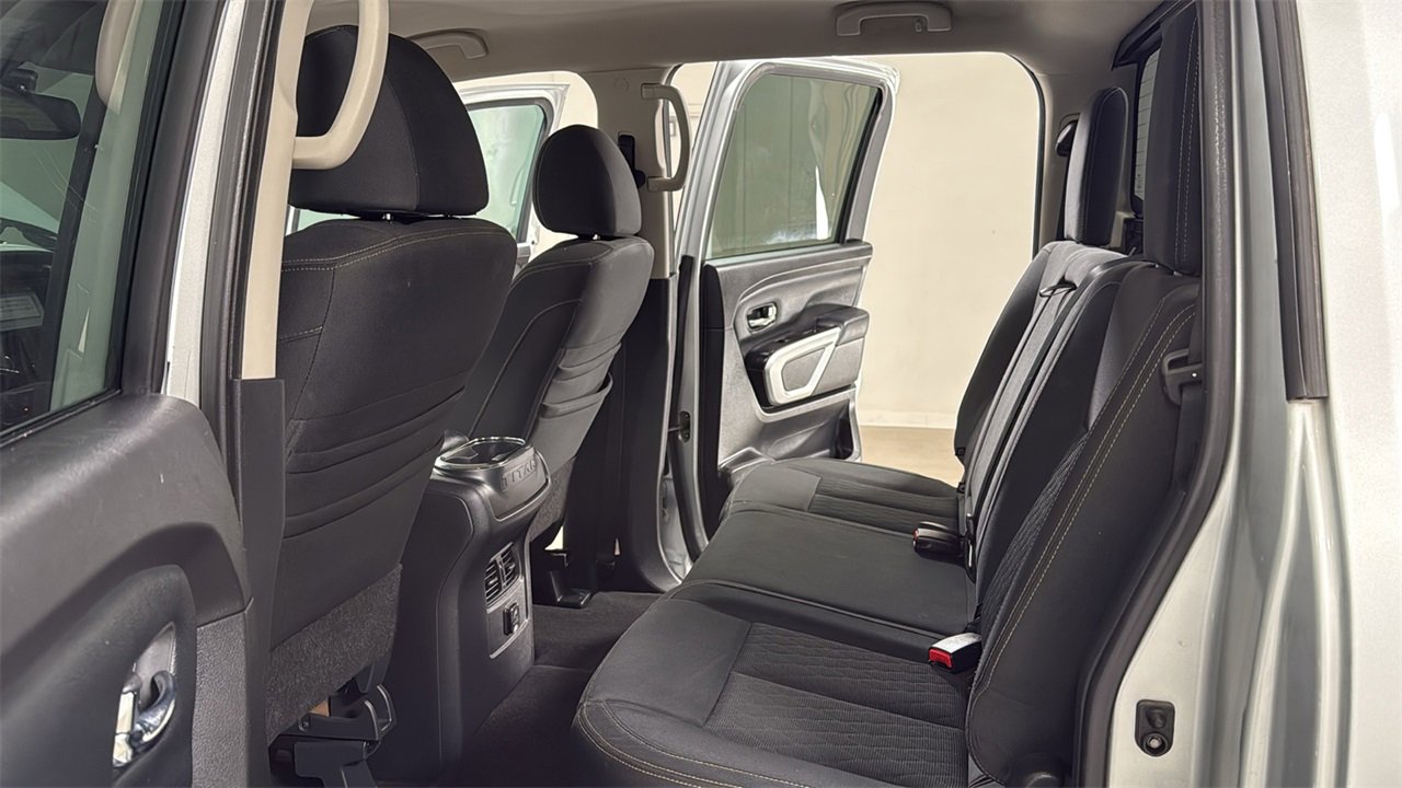 Used 2018 Nissan Titan SV w/ SV Convenience Package image 15