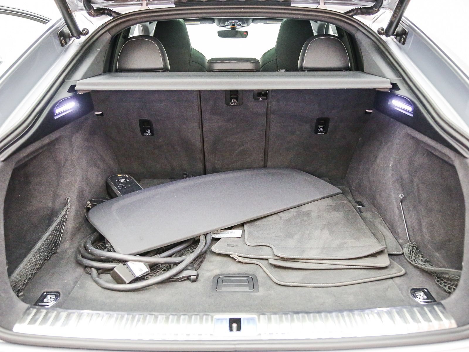Used 2022 Audi e-tron S Premium Plus AWD/4WD image 28