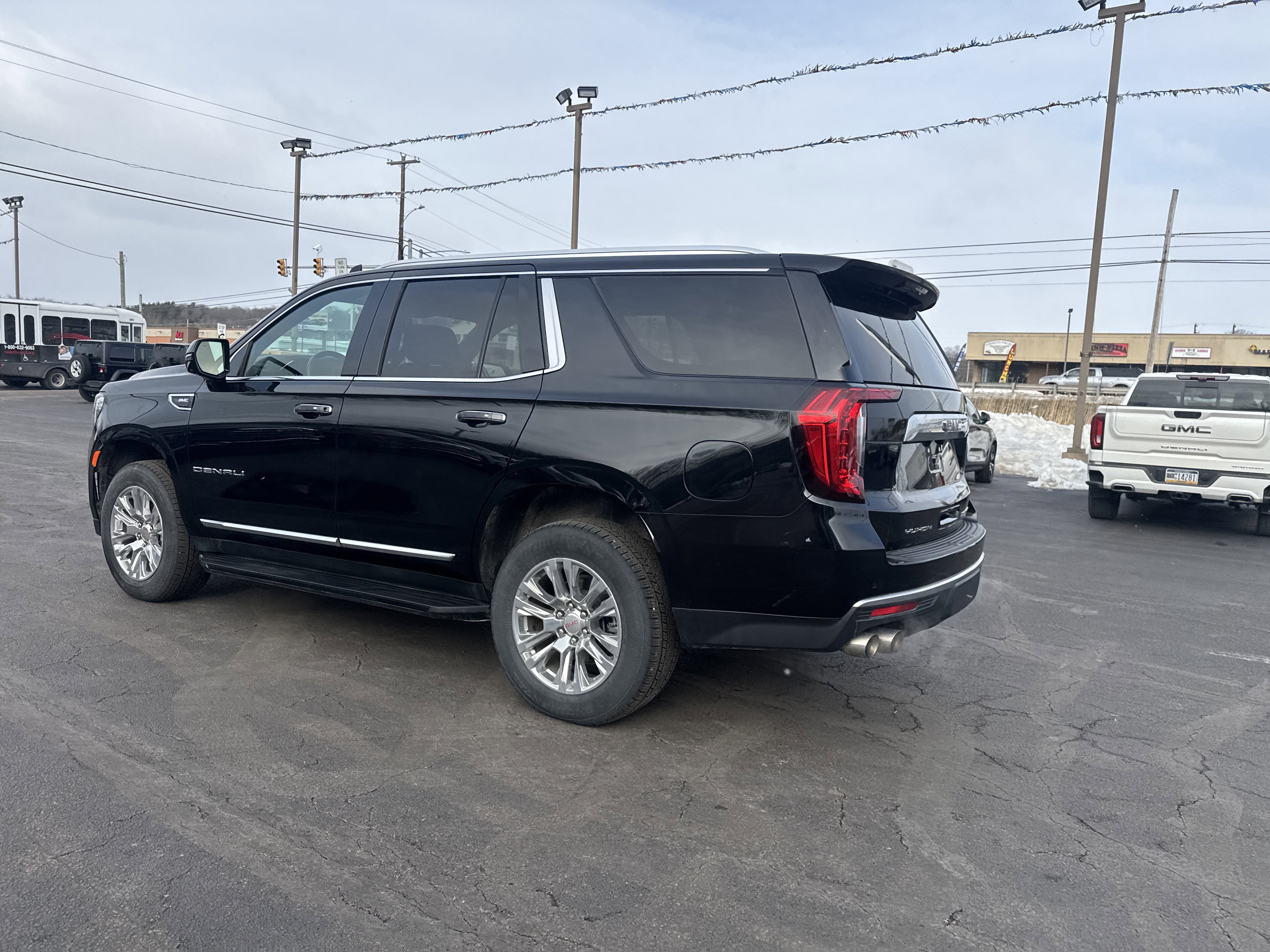 Used 2024 GMC Yukon Denali image 6