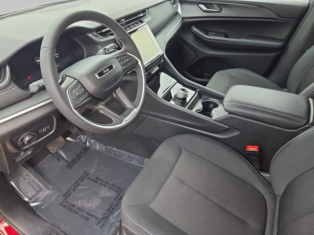 Used 2024 Jeep Grand Cherokee Laredo X image 19