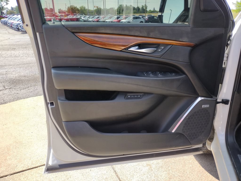 Used 2017 Cadillac Escalade ESV Premium Luxury AWD/4WD image 23