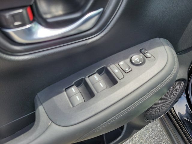 Used 2025 Honda HR-V LX image 17