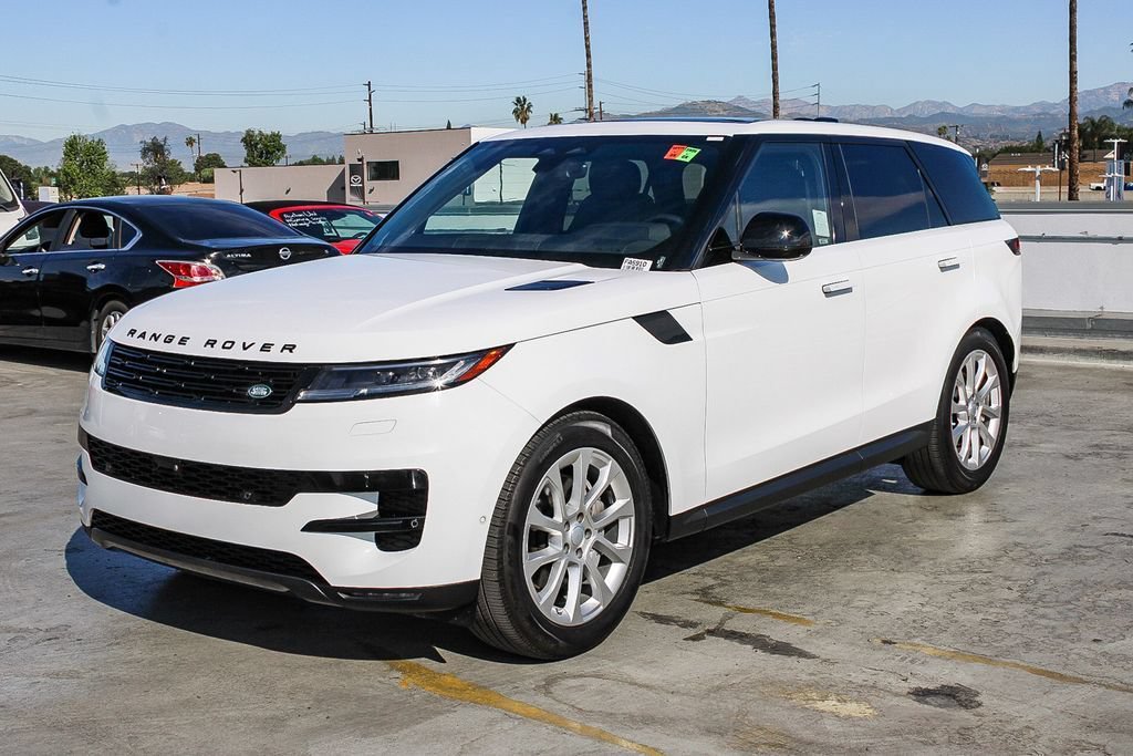 Used 2025 Land Rover Range Rover Sport SE AWD/4WD image 4